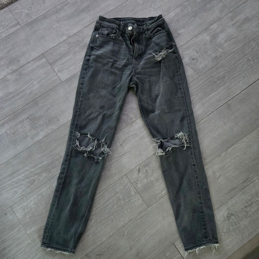American Eagle Black Distressed Mom Jeans Women’s Size 0 High Rise Ripped Knee